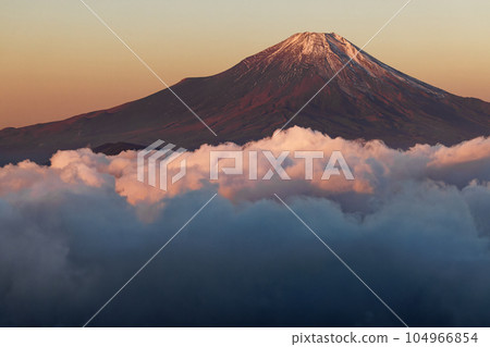Mt. Fuji and the sea of sunrise as seen from the Tanzawa-Kotodo-maru 104966854