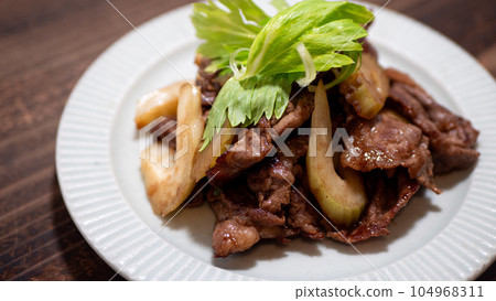 Chinese stir-fried beef and celery Chinese stir-fried beef and celery 104968311