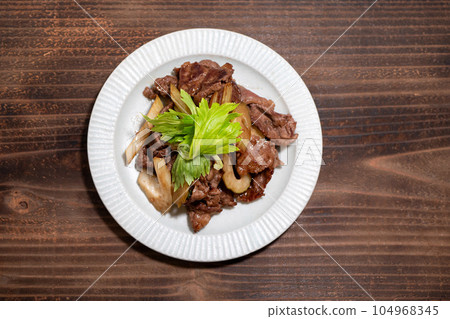 Chinese stir-fried beef and celery Chinese stir-fried beef and celery 104968345