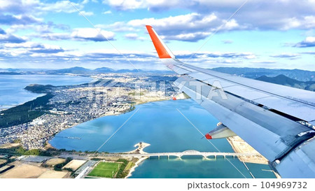Fukuoka City, Fukuoka Prefecture Uminonakamichi Bridge seen from above Fukuoka City, Fukuoka Prefecture Uminonakamichi Bridge seen from above 104969732