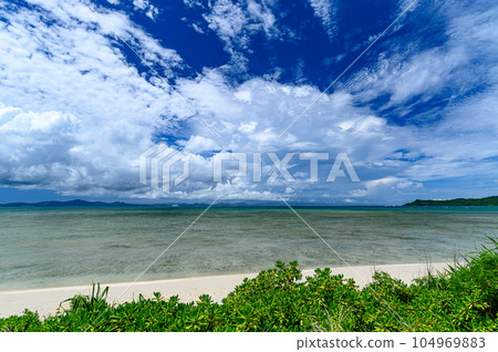 沖繩海、白色沙灘和綠島 104969883