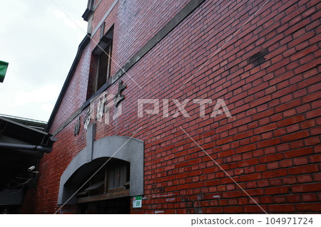 Exterior of Shilin market building in Taiwan 104971724