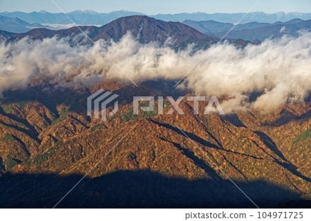 Mountain range of the Southern Alps seen from Nishitanzawa/Hinodo Maru Mountain range of the Southern Alps seen from Nishitanzawa/Hinodo Maru 104971725