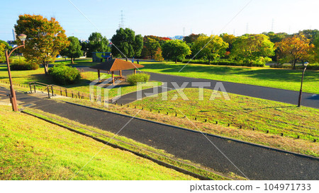從舍人公園的“朝日廣場”俯視舍人公園的風景(東京都足立區) 從舍人公園的“朝日廣場”俯視舍人公園的風景(東京都足立區) 104971733