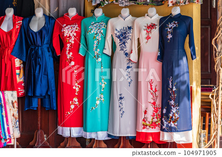 店前展示的奧黛 104971905