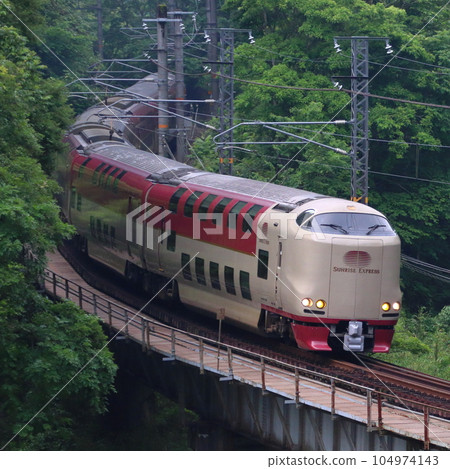 Sleeper Express Sunrise Izumo on the Hakubi Line Sleeper Express Sunrise Izumo on the Hakubi Line 104974143