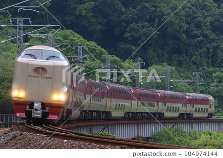 Sleeper Express Sunrise Izumo on the Hakubi Line Sleeper Express Sunrise Izumo on the Hakubi Line 104974144