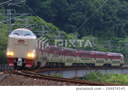 Sleeper Express Sunrise Izumo on the Hakubi Line Sleeper Express Sunrise Izumo on the Hakubi Line 104974145