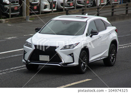 SUV 多用途車道路駕駛 104974325