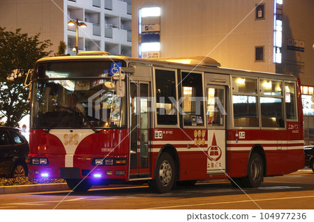 Ueda Bus stopped in front of Ueda Station 104977236