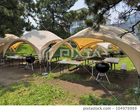 BBQ campsite 104978989