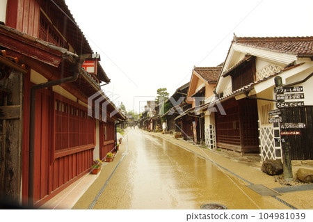 岡山 Fukiya 紅色城鎮景觀與紅色 Bengara 石膏牆 岡山 Fukiya 紅色城鎮景觀與紅色 Bengara 石膏牆 104981039