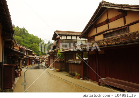 雨中的岡山吹屋紅街景 104981139