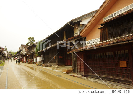 Okayama Fukiya Red townscape in the rain Okayama Fukiya Red townscape in the rain 104981146
