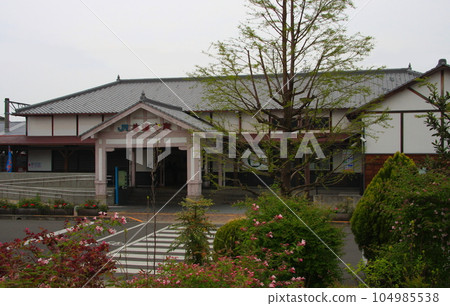 JR Shikoku's Zentsuji Station, still reminiscent of its opening in 1889 (over the trees in the green space in front of the station) 104985538