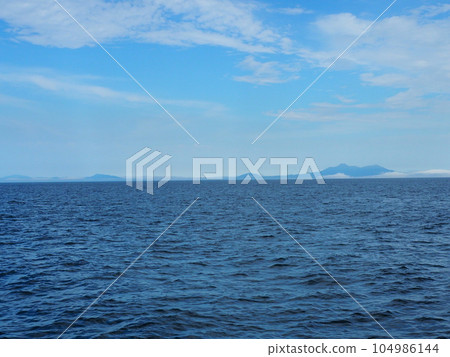 Shiretoko Cruising Viewing Kunashiri Island 104986144