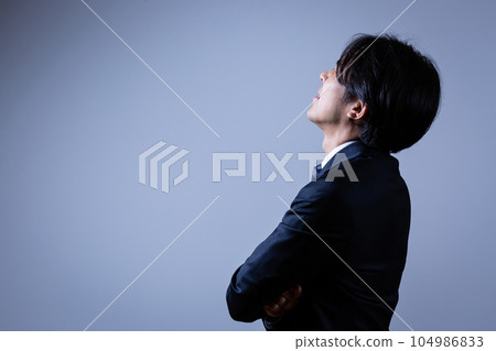 Male businessman who made a mistake at work Male businessman who made a mistake at work 104986833