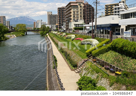 Spring in Morioka Scenery along the Kitakami River 104986847