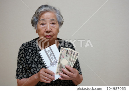Elderly woman with a gift Elderly woman with a gift 104987063