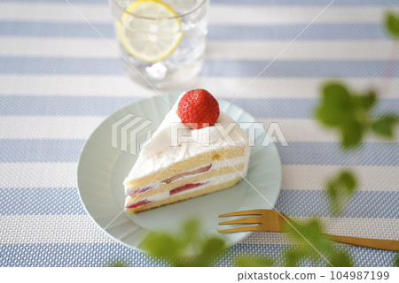 Strawberry shortcake 104987199