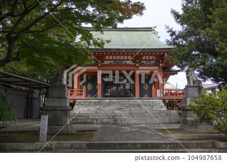 The precincts of a shrine surrounded by fresh greenery 104987658