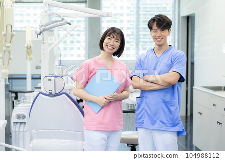 dentist portrait 104988112