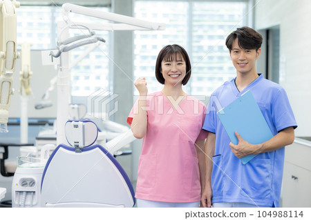 dentist portrait 104988114
