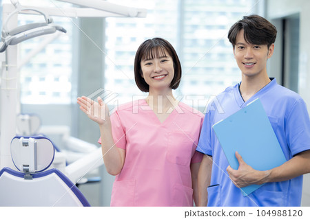 dentist portrait 104988120