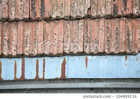 Closeup surface of old weathered ceramic tiles covering building roof 104989114