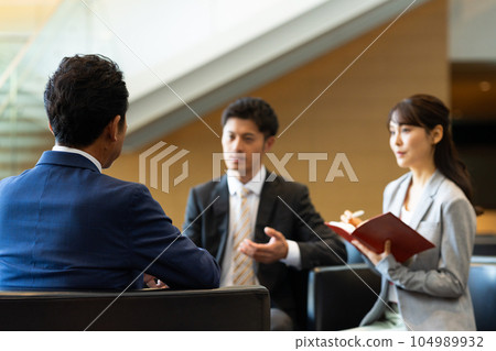 Businessmen discussing Businessmen discussing 104989932