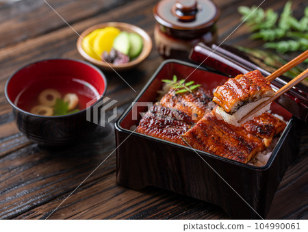 Unaju Unadon On the day of the midsummer ox, eat eel over rice (with soup and pickles), an eel dish full of stamina. 104990061
