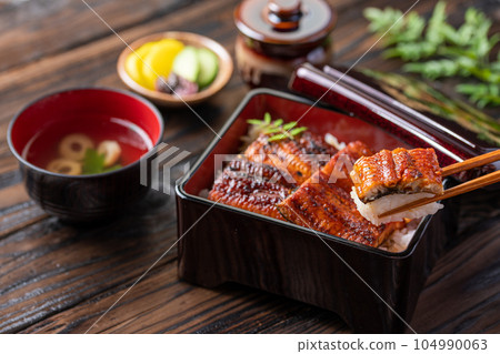 Unaju Unadon On the day of the midsummer ox, eat eel over rice (with soup and pickles), an eel dish full of stamina. 104990063