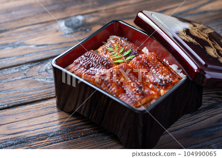 Unaju Unadon On the day of the midsummer ox, eat eel over rice (with soup and pickles), an eel dish full of stamina. 104990065