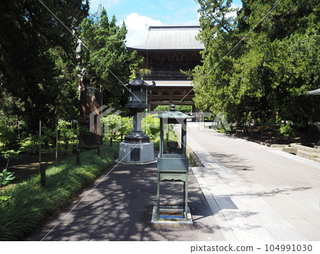 Japanese temple scenery Japanese temple scenery 104991030