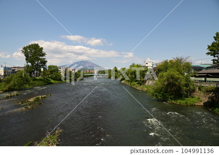 Spring in Morioka Mount Iwate seen from Yugaose Bridge 104991136