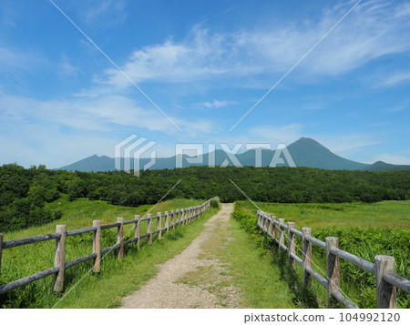 Shiretoko Furepe Waterfall Promenade 104992120