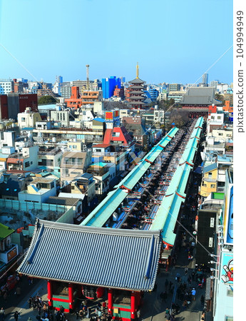[東京]晴朗天氣下的淺草寺仲見世（雷門、五層塔、寶藏門） 104994949