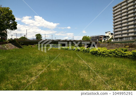 Spring in Morioka Scenery along the Kitakami River 104995291