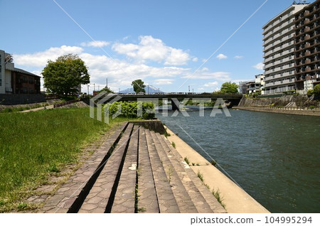 Spring in Morioka Scenery along the Kitakami River 104995294