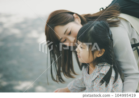 child, whelp, younger 104995419