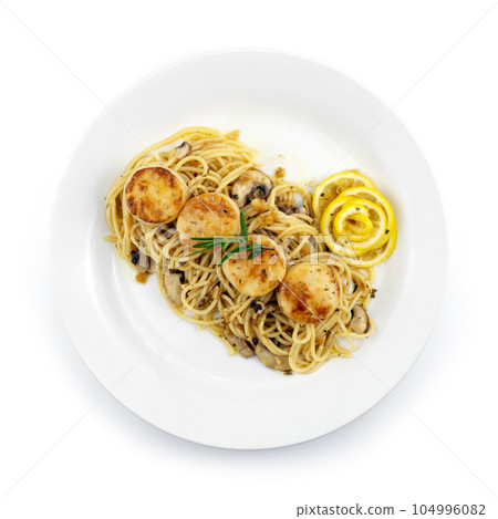 Spaghetti with Scalloped and mushrooms Spaghetti with Scalloped and mushrooms 104996082