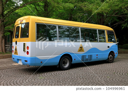 Kindergarten bus image 104996961