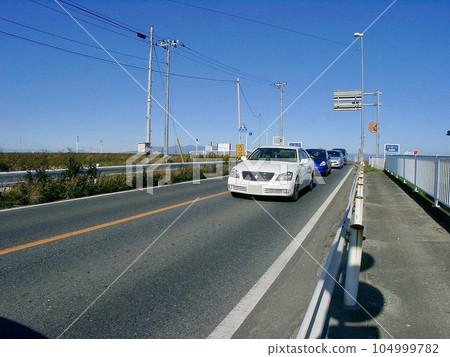 "Jobu Bridge (2010.12)" Prefectural Road No. 14. It connects Fukaya in Saitama Prefecture and Isesaki in Gunma Prefecture. Full-scale shared use started March 2018 104999782