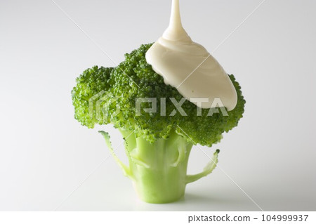 Broccoli salad 104999937
