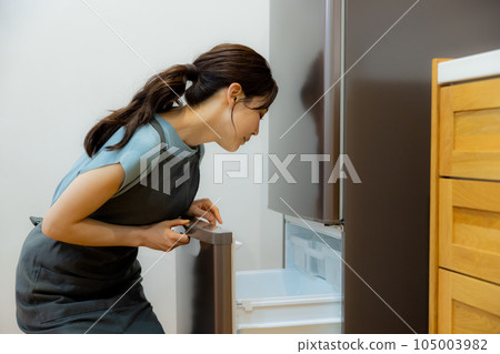 Woman in the kitchen Refrigerator 105003982