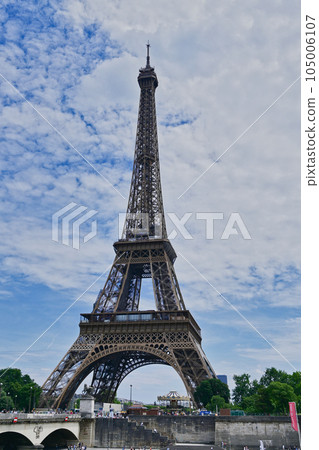 Eiffel Tower seen from Jena Bridge / Paris, France Eiffel Tower seen from Jena Bridge / Paris, France 105006107