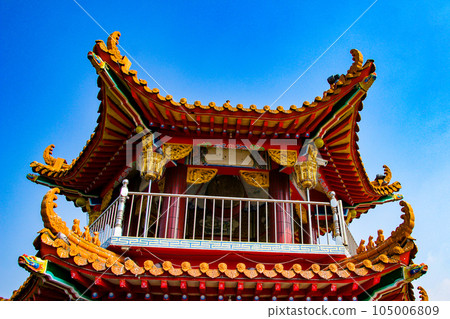 Lotus Pond in Kaohsiung, Taiwan Spring Autumn Imperial Pavilion 105006809