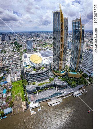 Aerial view of Icon Siam mall on the chao phraya river in khlong san, bangkok, Thailand 105007705