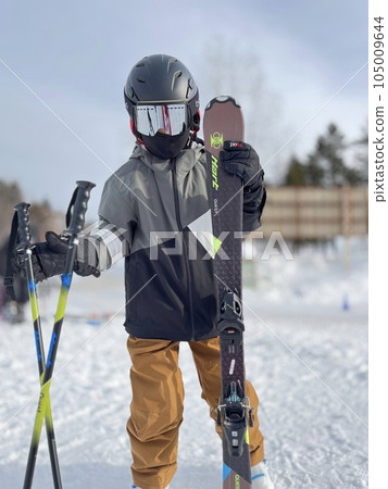 Elementary school girl's ski style Elementary school girl's ski style 105009644