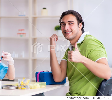 Blood transfusion in hospital clinic 105011532